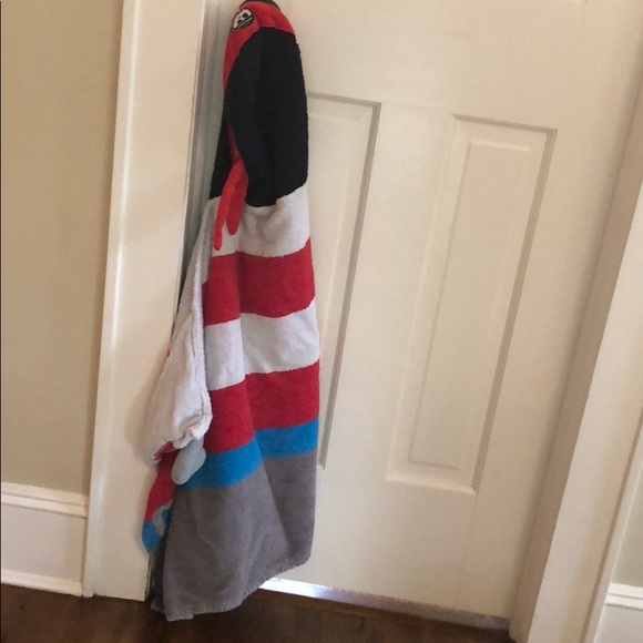 132. KIDS Little Boys Pirate Hooded Beach/Bath Towel - Picture 8 of 9